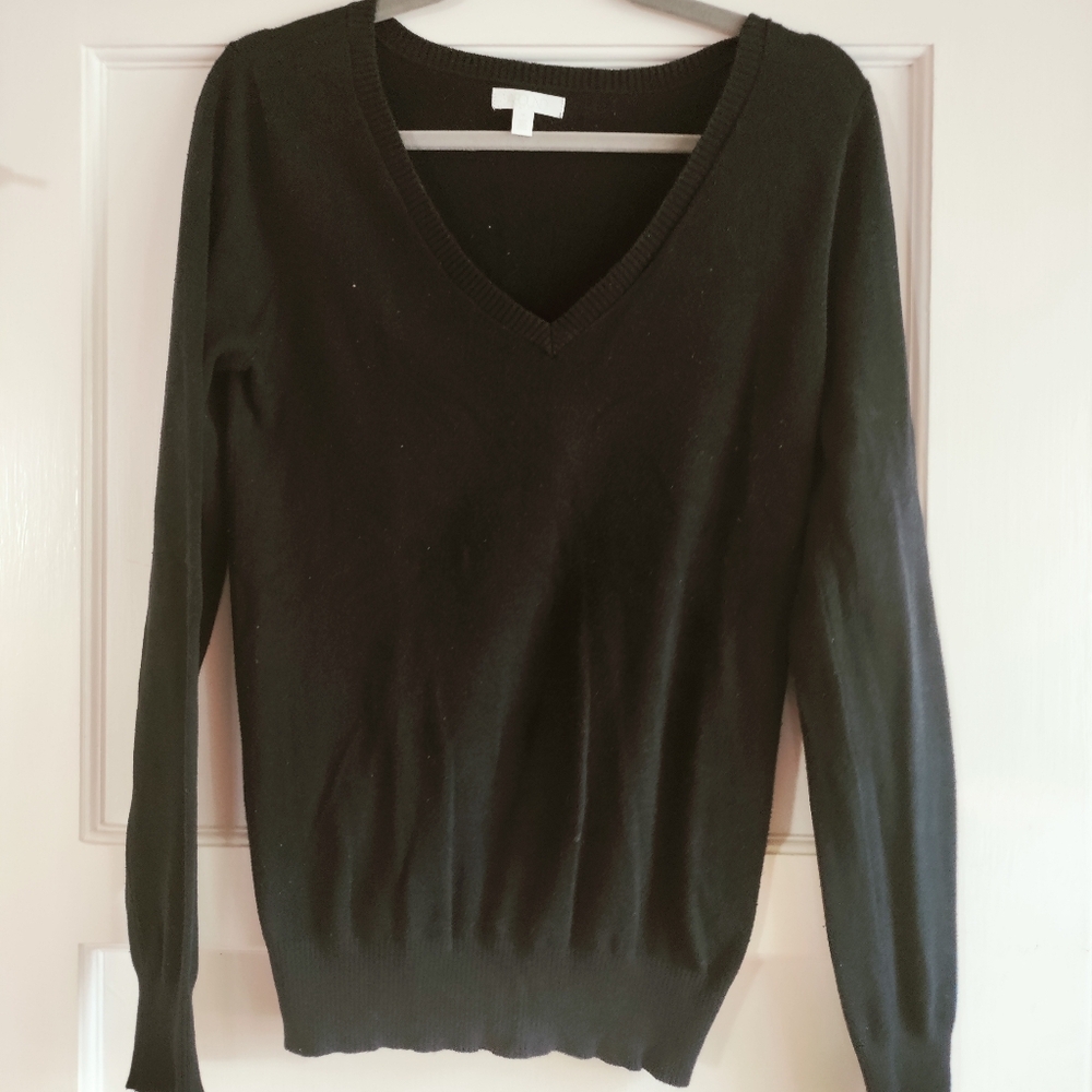 ✨ 4/$15 Abound Black V-Neck Sweater